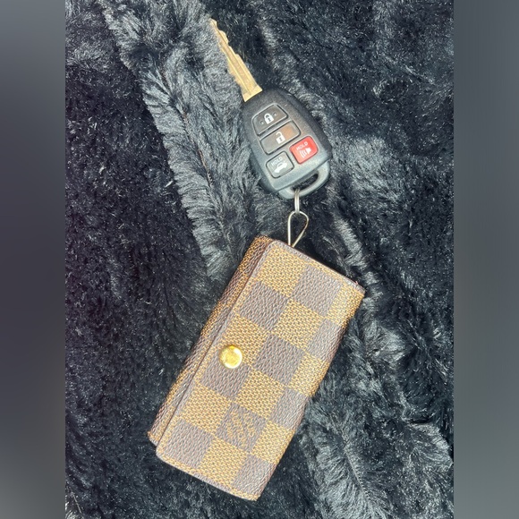 Authentic Louis Vuitton Damier Key Wallet - Picture 1 of 8
